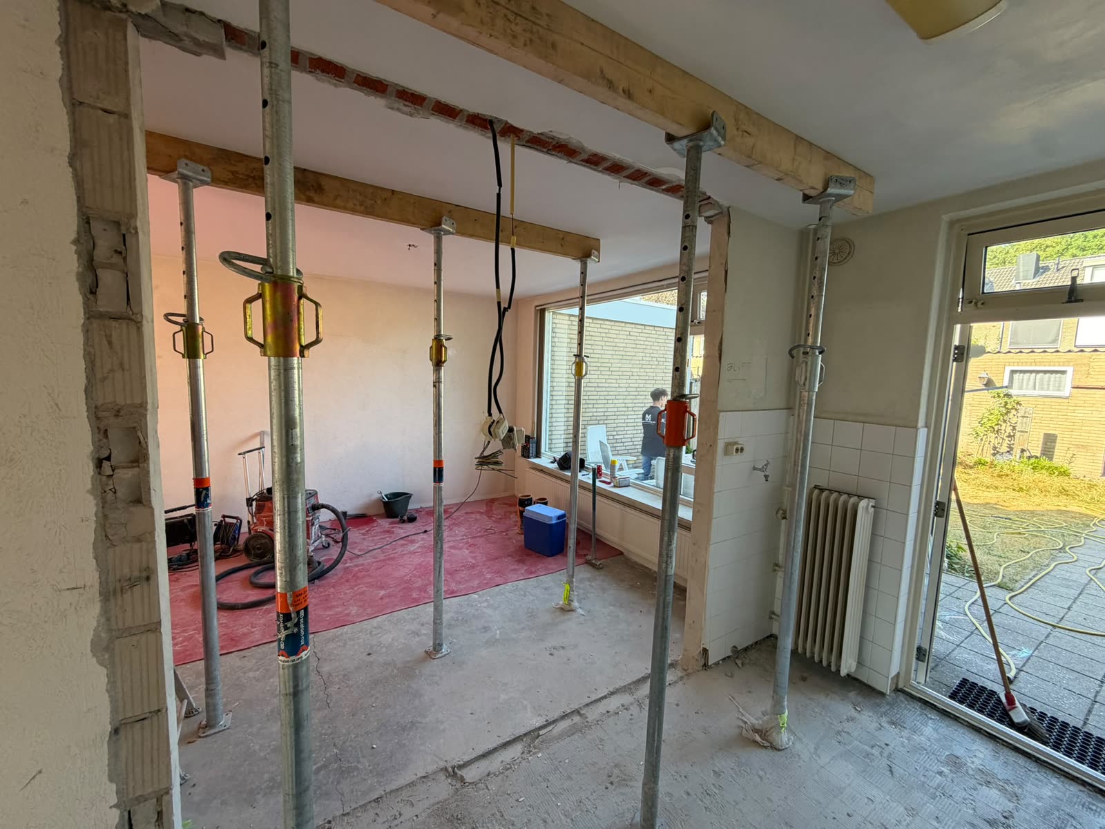 Open span with props on both sides