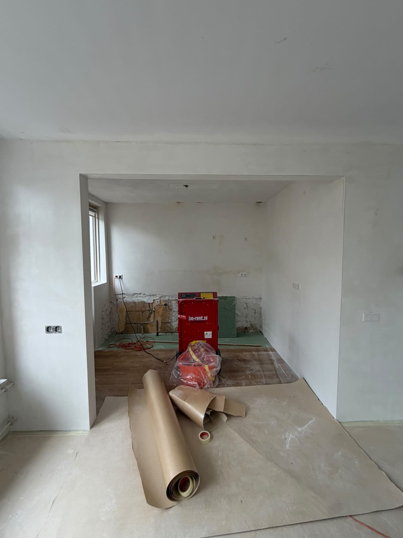 Straight-on view of the finished opening between living room and kitchen